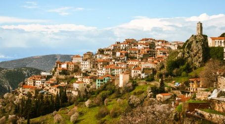 Τα Airbnb έπνιξαν την Αράχωβα -«370 βίλες συνολικά, τις χωρίζουν με γυψοσανίδες και τις κάνουν δωμάτια»