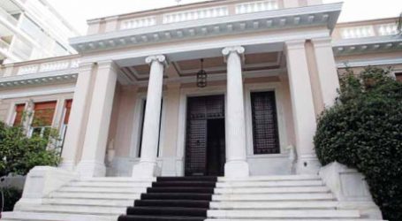 Οι παροχές φέρνουν εκλογές; Τι απαντά το Μαξίμου