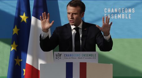 Μακρόν: Με αύξηση 100 ευρώ σε όλους τους μισθούς «απαντά» στα «κίτρινα γιλέκα»