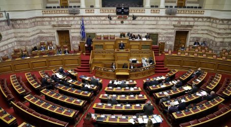 Και φέτος τηρείται το κοινοβουλευτικό «έθιμο» – Μπαράζ άσχετων τροπολογιών στο τελευταίο νομοσχέδιο του χρόνου