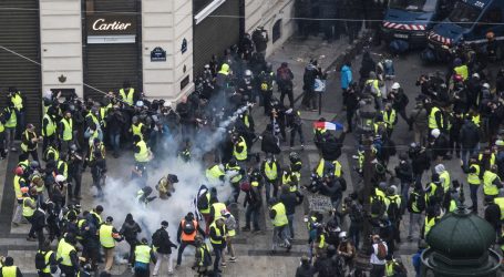 «Κίτρινα γιλέκα»: Πεδίο μάχης το Παρίσι – Δακρυγόνα και μπαράζ συλλήψεων