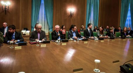 Το κυβερνητικό σχέδιο πίσω από τις αναγγελίες για προσλήψεις