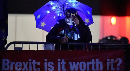 Στην Βουλή των Κοινοτήτων η «τύχη» του Brexit – Αναμένεται συντριβή της Μέι
