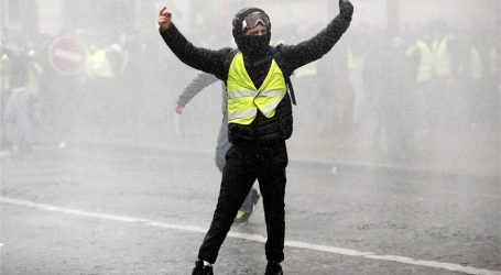 «Κίτρινα γιλέκα» στη Γαλλία: Άγριες συγκρούσεις και επεισόδια στο Παρίσι