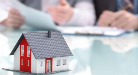 Ποιο είναι το «σχέδιο-ομπρέλα» για τα κόκκινα στεγαστικά που εξετάζει η κυβέρνηση