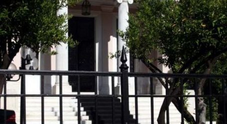 Μαξίμου: Ανασχηματισμός και έξοδος στις αγορές μετά τη Συμφωνία των Πρεσπών