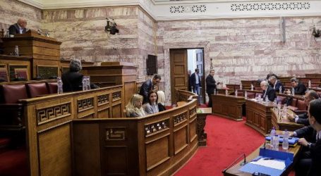 Συμφωνία των Πρεσπών: Η αντιπολίτευση ζητάει το νέο Σύνταγμα της ΠΓΔΜ -«Οχι» από Κατρούγκαλο