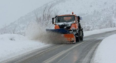 Σε λευκό κλοιό η χώρα : Πού χρειάζονται αλυσίδες – Ποιοι δρόμοι είναι κλειστοί