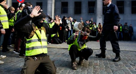 Γαλλία – Κίτρινα Γιλέκα: Άλλη μια επεισοδιακή διαδήλωση – Αυτοκίνητο έπεσε πάνω στο πλήθος