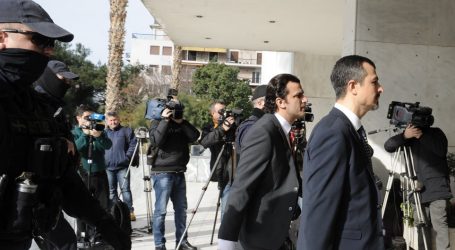 Επικήρυξε τους οκτώ Τούρκους στρατιωτικούς η Αγκυρα