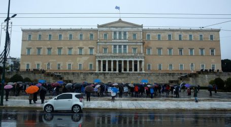 Δημοσκόπηση: Στις 5,5 μονάδες το προβάδισμα της ΝΔ, πεντακομματική η Βουλή