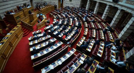 Βολές για τον ανασχηματισμό: «Κηπουροί του ΠΑΣΟΚ», «κυνηγοί καρέκλας»