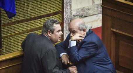 Στη χορήγηση δικαιωμάτων πολιτικού αρχηγού σε Καμμένο – Θεοδωράκη προσανατολίζεται το Μαξίμου