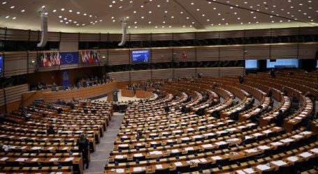 Δημοσκόπηση για Ευρωεκλογές: ΝΔ 9 έδρες, ΣΥΡΙΖΑ 6 έδρες