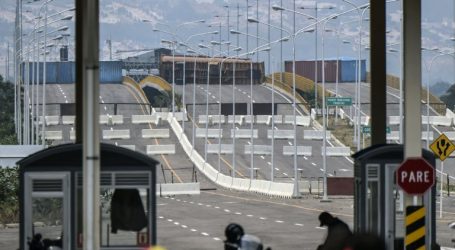 Ο Μαδούρο κλείνει τα σύνορα της Βενεζουέλας – Εκπνέει το τελεσίγραφο για την ανθρωπιστική βοήθεια