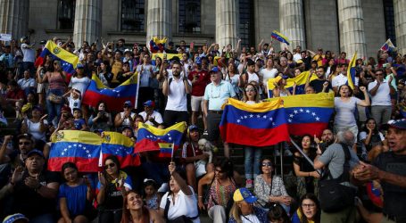 Ο Μαδούρο αψηφά τη Δύση, αλλά το τελεσίγραφο λήγει