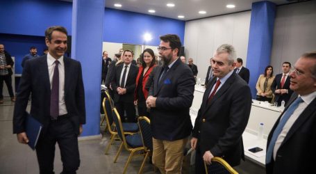 ΝΔ: Παραδοχή ήττας της κυβέρνησης η προσπάθεια δέσμευσης της επόμενης Βουλής για το Σύνταγμα