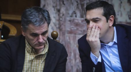 «Επιχείρηση» μείωση πλεονασμάτων για τον Αλέξη Τσίπρα ενόψει εκλογών