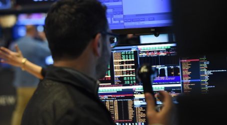 Reuters: Η Αθήνα σκοπεύει να αντλήσει έως 7 δισ. ευρώ με την έξοδο στις αγορές