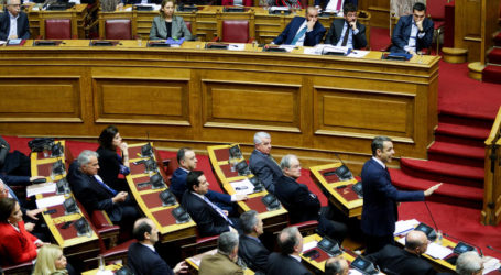 Δύσκολες ισορροπίες στα κόμματα πίσω από τους υψηλούς τόνους