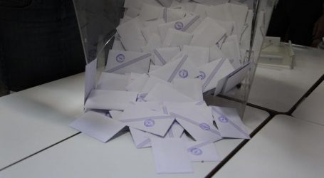 Επιστροφή του δικομματισμού και τοξικό κλίμα δείχνουν τα γκάλοπ