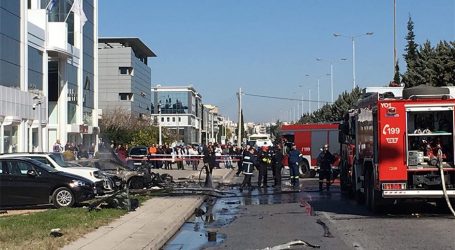 Έκρηξη στη Γλυφάδα: Πού στρέφονται οι έρευνες – Στο νοσοκομείο ο οδηγός του καμμένου ΙΧ