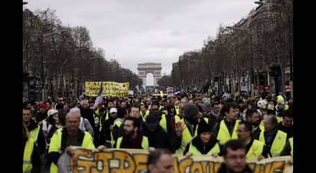 Ξανά στους δρόμους της Γαλλίας τα «κίτρινα γιλέκα» – Συγκρούσεις και επεισόδια
