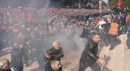 «Καζάνι» που βράζει η Αλβανία: Νέα «πολιορκία» του κοινοβουλιού – Ζητούν παραίτηση Ράμα και εκλογές