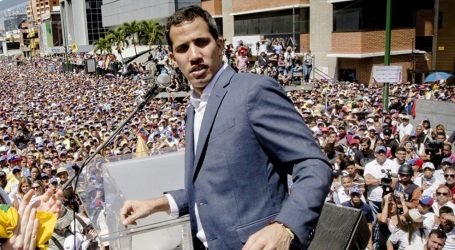 Βενεζουέλα: Ο Γκουαϊδό επιστρέφει στο Καράκας και καλεί τον κόσμο σε διαδηλώσεις