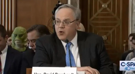 Τι κάνει ένα τέρας πίσω από τον υποψήφιο υπουργό Εσωτερικών των ΗΠΑ;