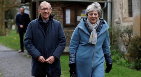 Η Μέι “δωροδοκεί” πόλεις και κοινότητες για το Brexit;