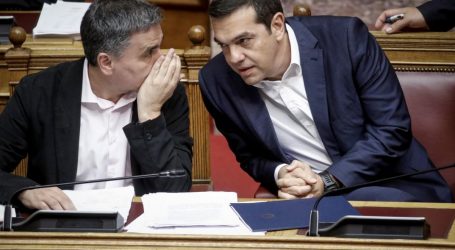 Τσίπρας: Είμαι πιο φιλόδοξος από τον Τσακαλώτο, μπορώ να κλείσω ραντεβού με τη Σκάρλετ Γιόχανσον