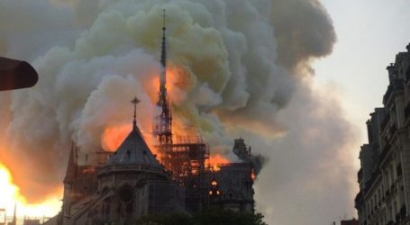 Γαλλία: Στις φλόγες η Παναγία των Παρισίων – Κατέρρευσε το ένα κωδωνοστάσιο
