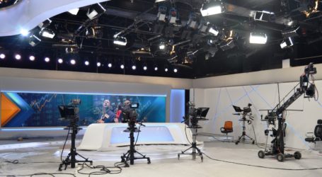 OPEN : Δείτε τι ξέχασαν στον αέρα του δελτίου δίπλα στην παρουσιάστρια