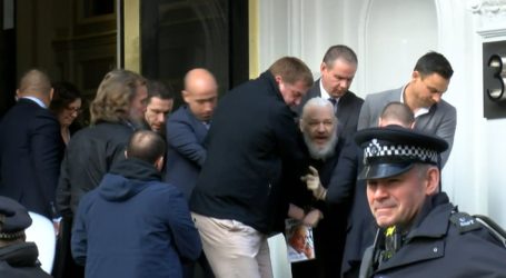 Συνελήφθη ο Ασάνζ στη Βρετανία – Τον έβγαλαν σηκωτό από την πρεσβεία του Ισημερινού!