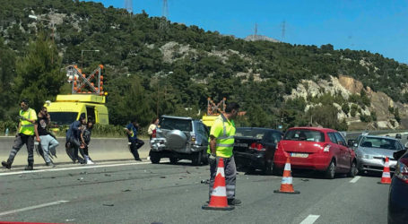 Καραμπόλα στην Κινέττα: Μεγάλο μποτιλιάρισμα στην ε.ο. προς Αθήνα