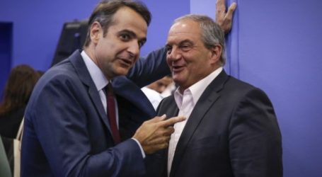 Ο Μητσοτάκης, το ΚΙΝΑΛ και οι καραμανλικοί