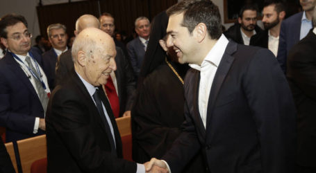 Γιατί ο Τσίπρας θέλει να γίνει… Σημίτης