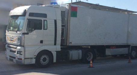 Συνελήφθη διακινητής που μετέφερε από τον Έβρο δεκάδες μετανάστες στριμωγμένους σε κρύπτη φορτηγού