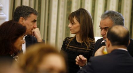 Και επιστροφές φόρων προεκλογικά