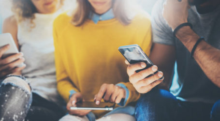 1 στους 2 καταναλωτές πληρώνει λογαριασμούς με smartphone