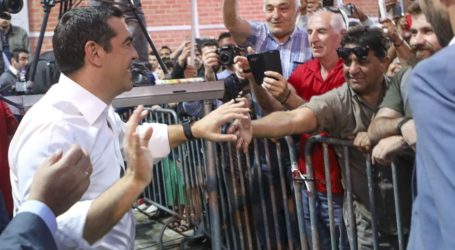 Τα γκάλοπ «παγώνουν» το Μαξίμου – Αγωνία να κλείσουν με Ρομά οι πλατείες