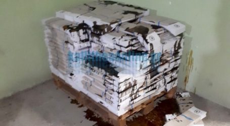 Καλλιθέα: Κατέστρεψαν όλα τα ψηφοδέλτια της Χρυσής Αυγής – Τα έλουσαν με Betadine