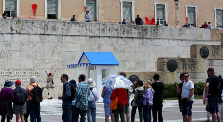 Πυρ ομαδόν για το «ντου» του «Ρουβίκωνα» στη Βουλή: «Σταματήστε να είστε ανίκανοι, μαζέψτε τους»