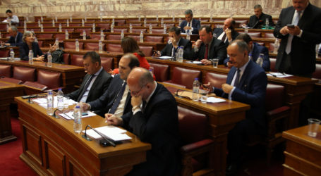 Άναψαν τα αίματα στη Βουλή: Προεκλογικοί τόνοι στη συζήτηση για τις 120 δόσεις