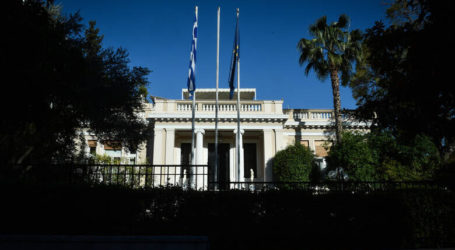 Ο Μητσοτάκης καλεί εκτάκτως στο Μαξίμου τον Μουτζούρη – Αποσύρονται οι διμοιρίες των ΜΑΤ από τα νησιά