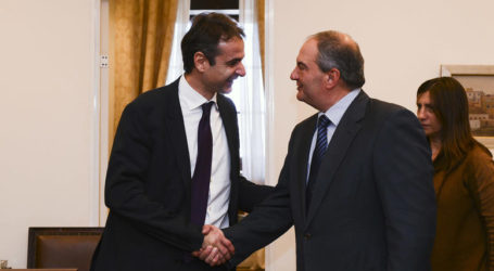 Στήριξη Καραμανλή σε Μητσοτάκη με δήλωση και παρουσία