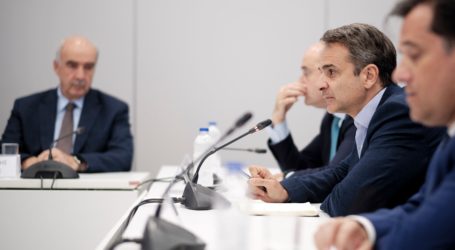 Μητσοτάκης προς τομεάρχες: «Με μετριοπαθή λόγο, δεν μπαίνουμε σε παροχολογία»