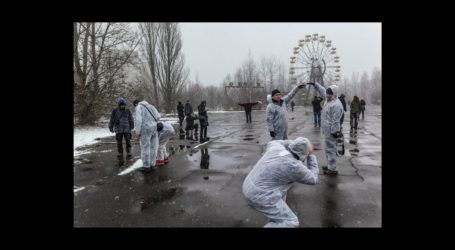 O σεναριογράφος του «Cherbobyl» τα βάζει με τους Instagrammers για τις ασεβείς πόζες (pics)