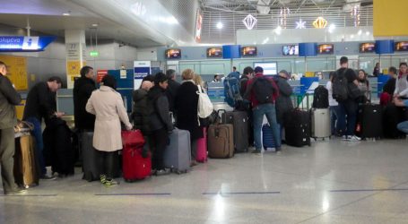 Ελλάδα: Γερνάμε, μειωνόμαστε και μας φεύγουν τα “μυαλά”